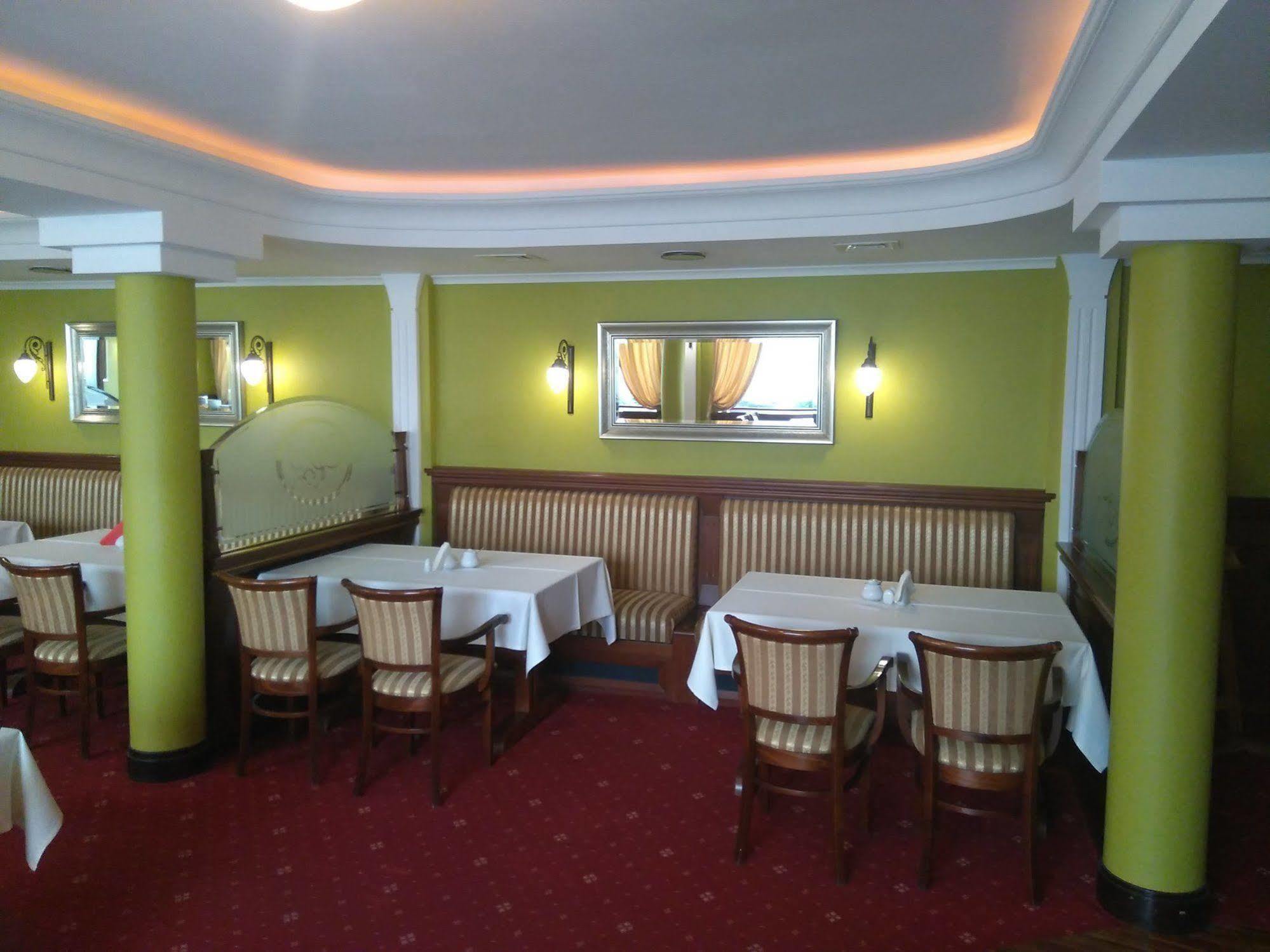 Hotel San Remo Zgierz Exterior foto